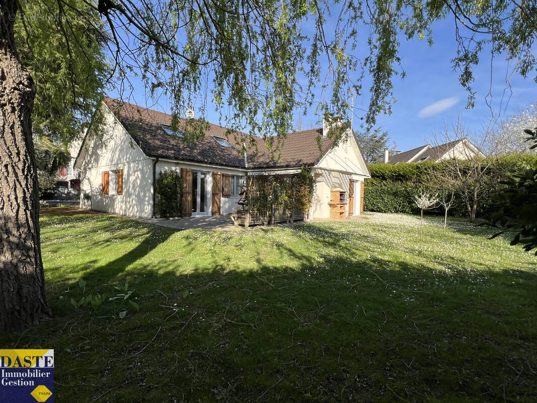 Maison à PONTAULT-COMBAULT