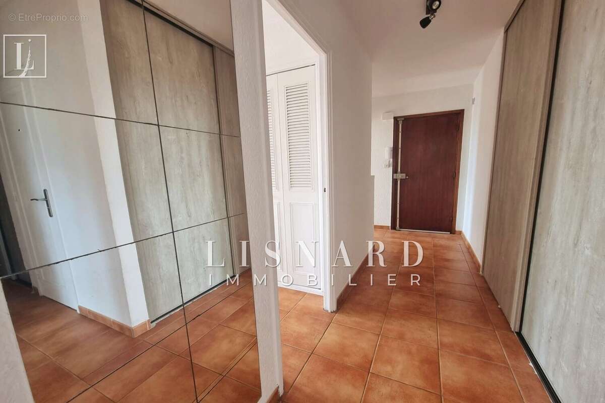 Appartement à VALLAURIS