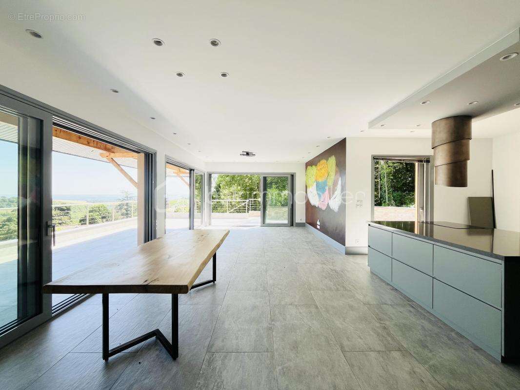 Maison à VILLE-SUR-JARNIOUX