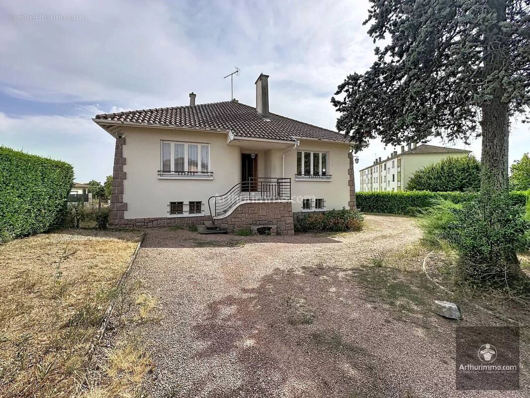 Maison à SAINT-JUST-LA-PENDUE