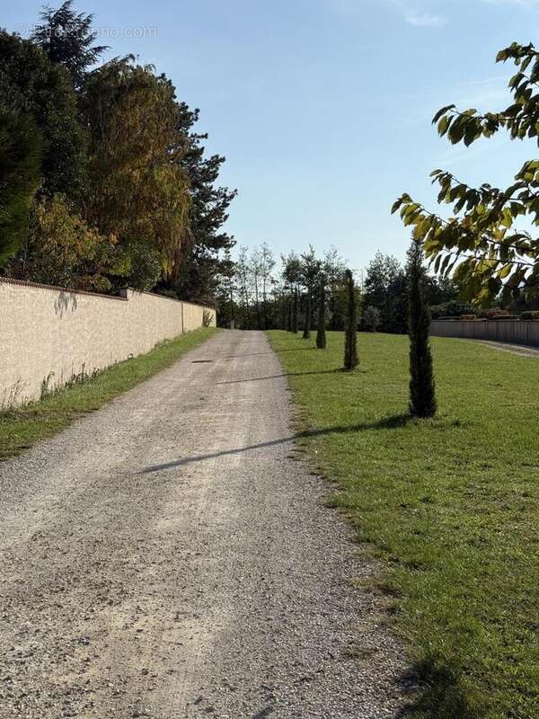 Terrain à LORIOL-SUR-DROME