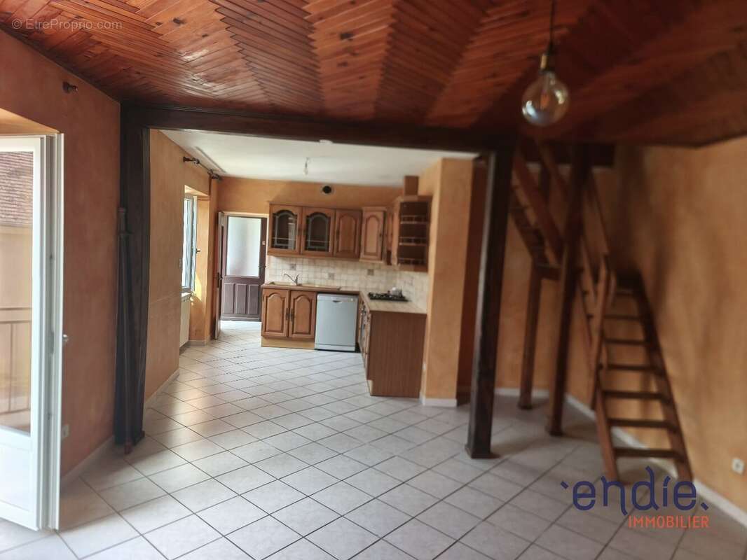 Maison 3 pièces (77m²) avec grange et terrain à vendre à MURAT - photo 4