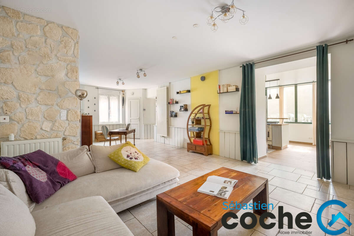 Maison à SAINT-BONNET-DE-MURE