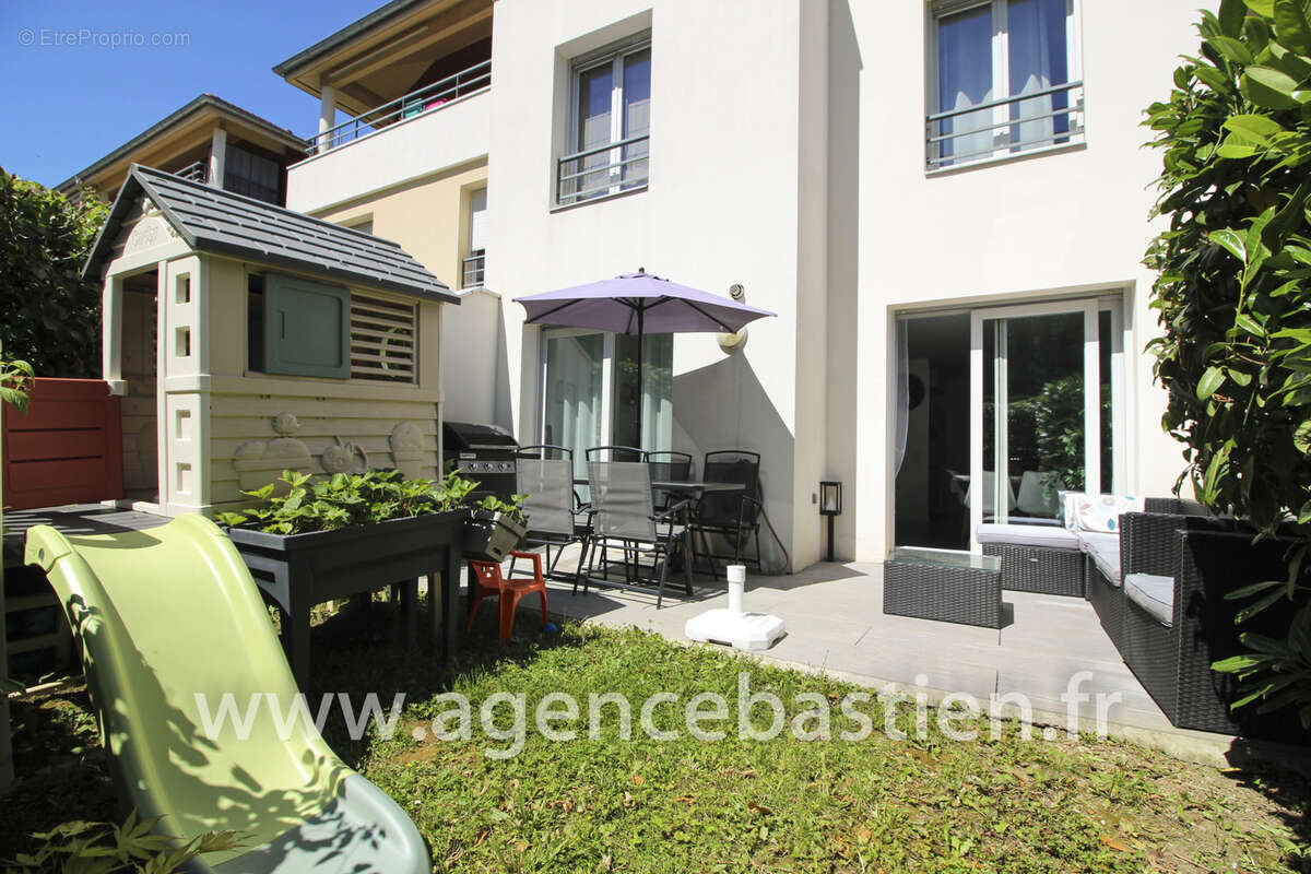 Appartement à CESSY