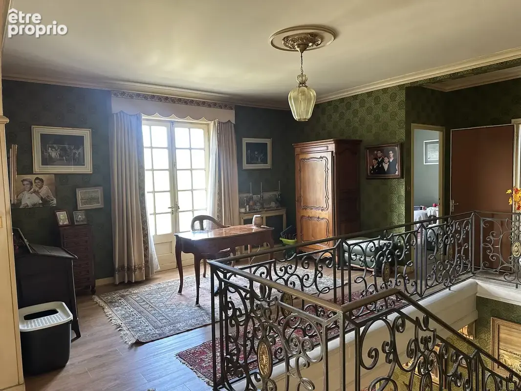 Chateaubernard, élégante demeure de caractére d'environ 260m2. - photo 16