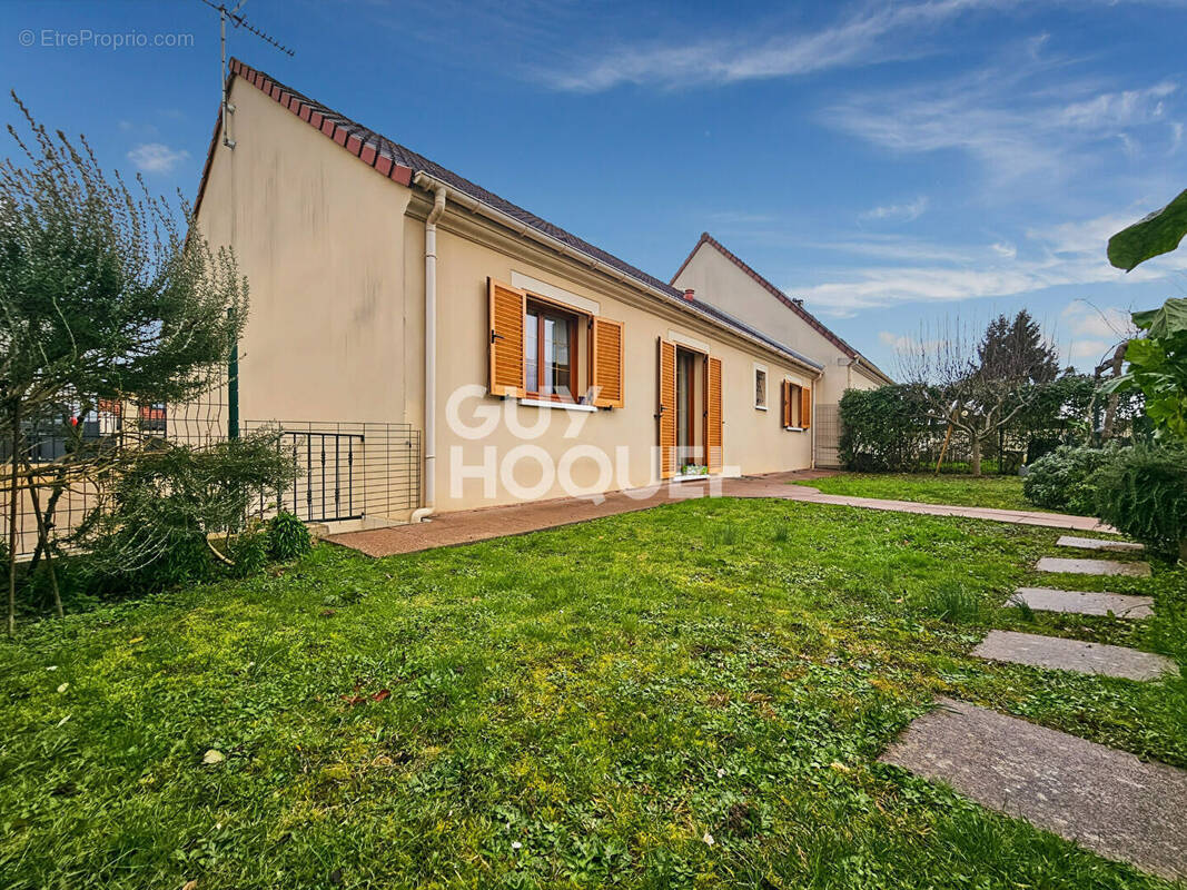 Maison à FONTENAY-TRESIGNY