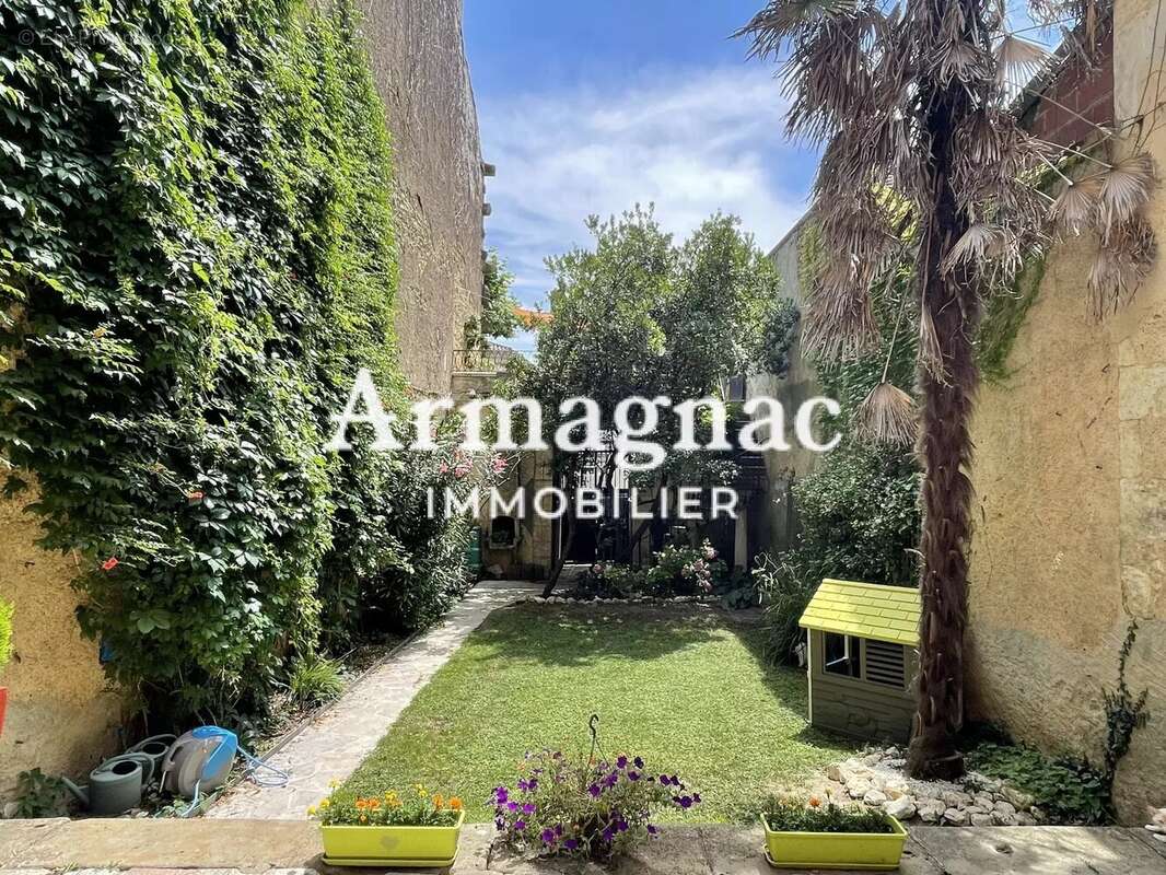 Maison à VIC-FEZENSAC