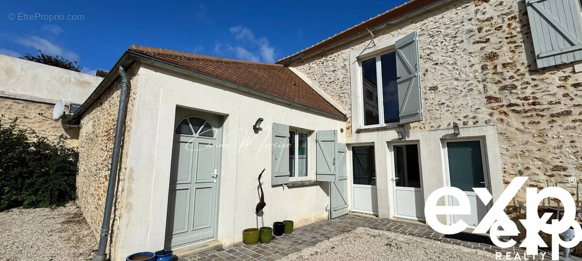 Appartement à LE TREMBLAY-SUR-MAULDRE