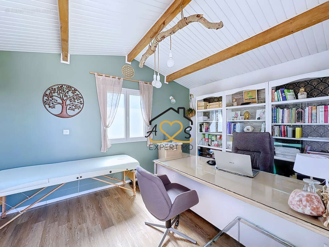 Maison familiale avec annexes - reignat 63160 - photo 8