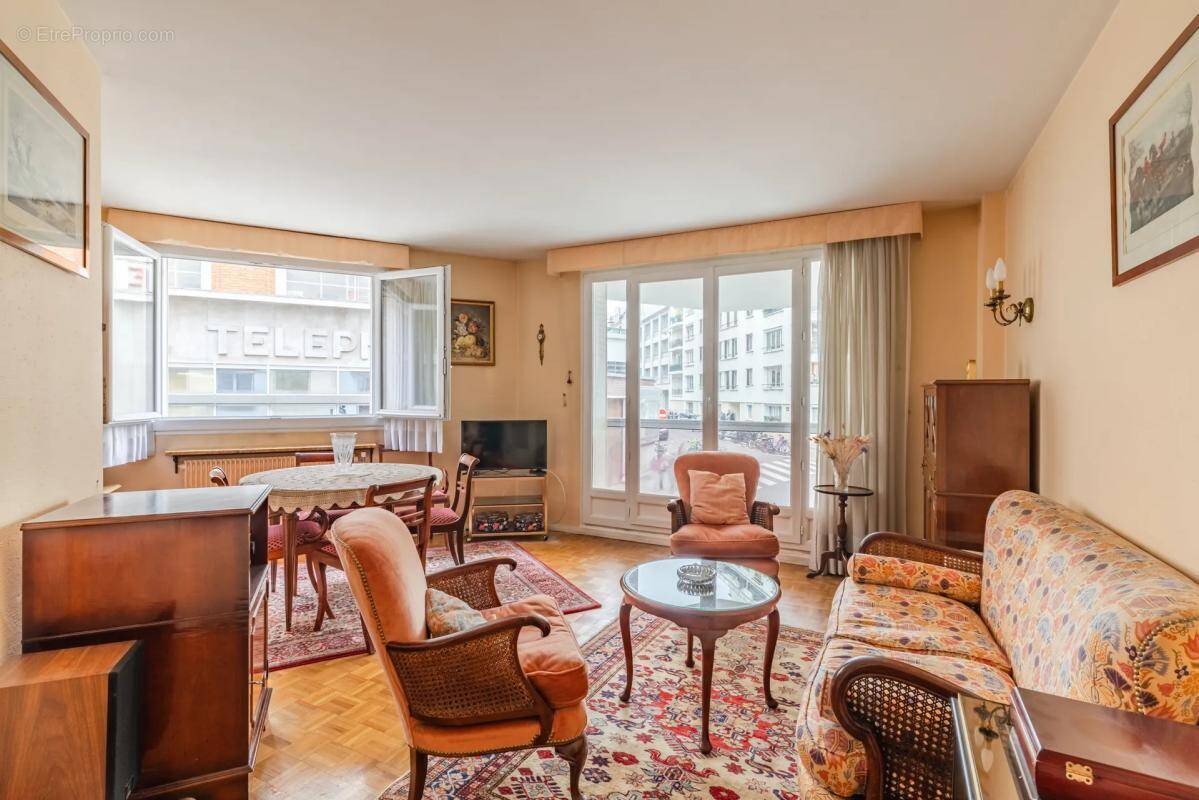 Appartement à PARIS-18E