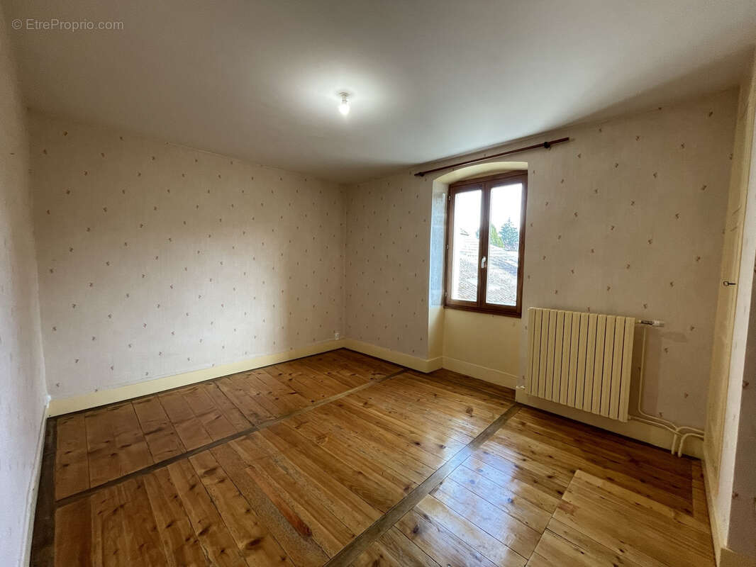 Maison en pierre de 170m2 environ avec cour de 470m2 - dépendance de 44m2 - photo 12