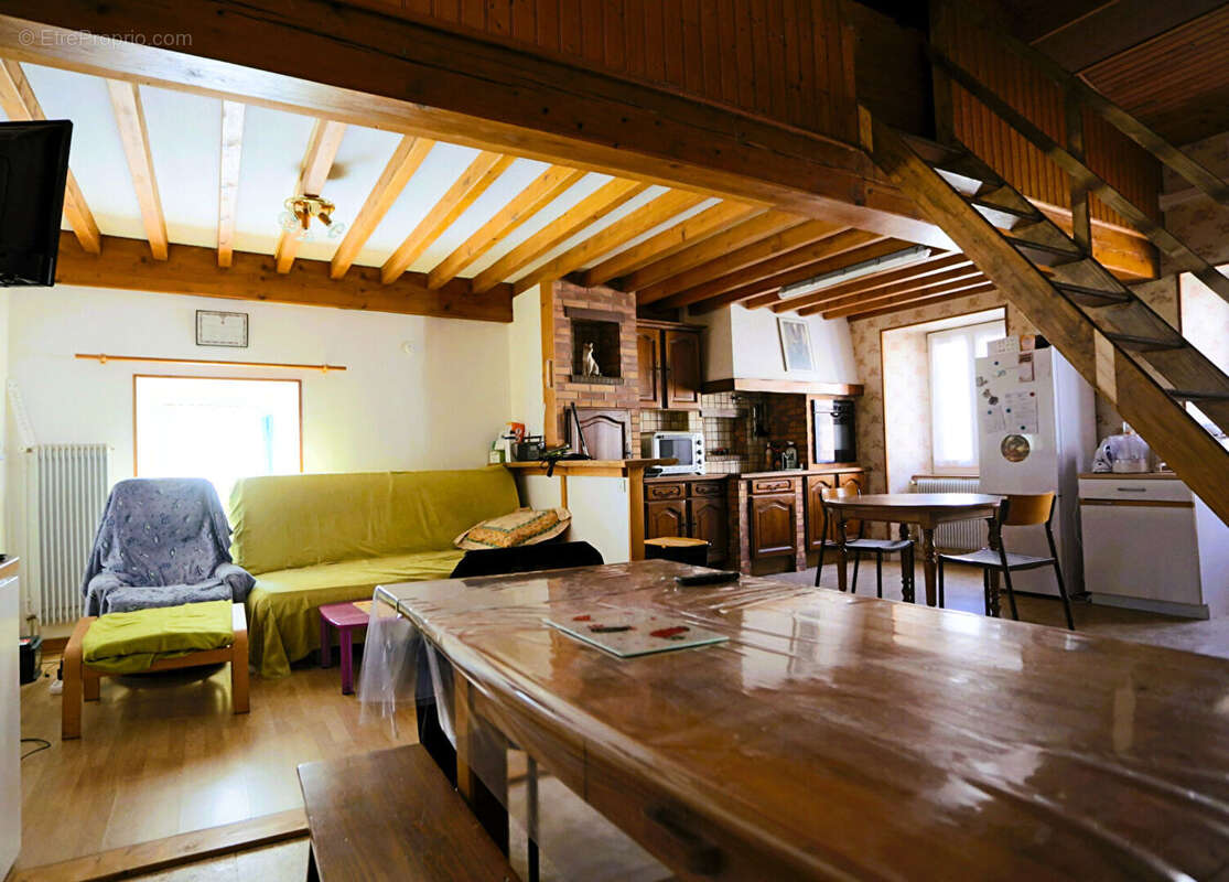 Maison à AUGEROLLES