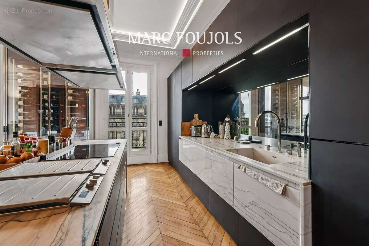 Appartement à PARIS-16E