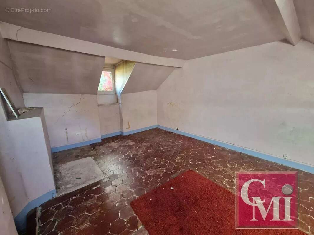 Maison ancienne (3 chambres) à rénover sur 407m2 de terrain - photo 8