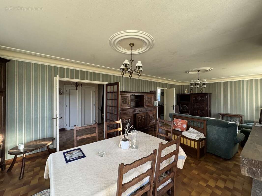 Maison à SAINT-FREGANT