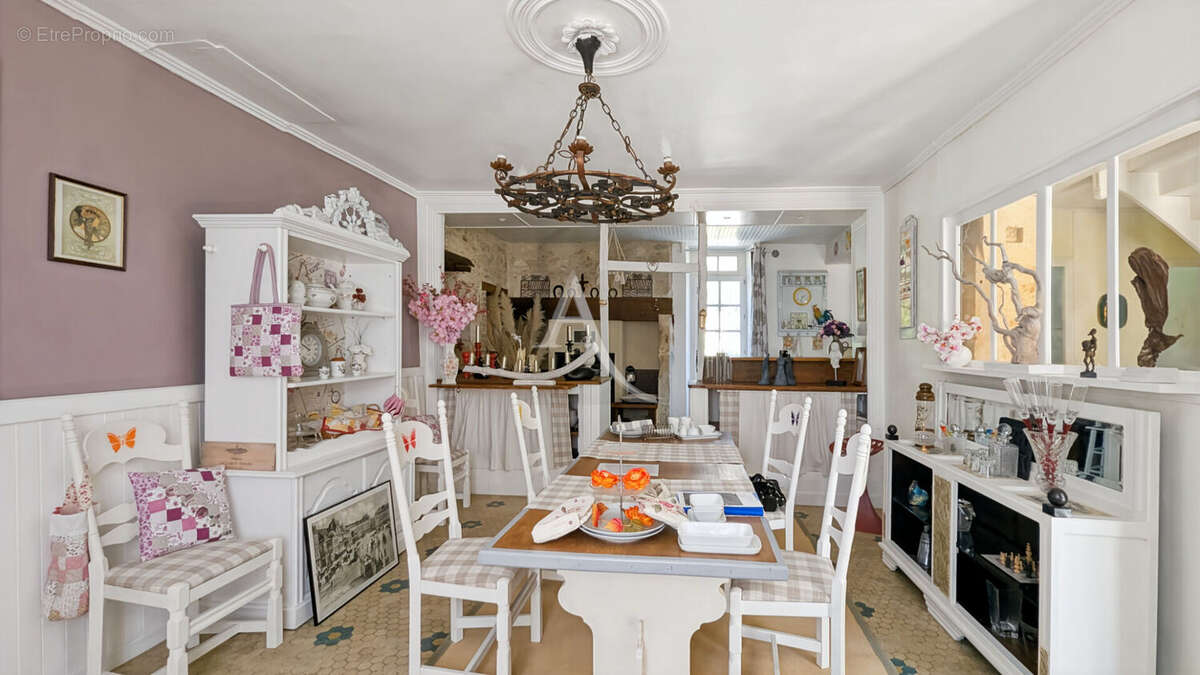 Maison à BLANQUEFORT-SUR-BRIOLANCE