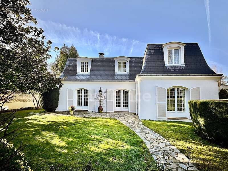 Un havre de paix dans le PARC à 15 mn à pied de la gare : Maison de famille 259 m² - photo 2