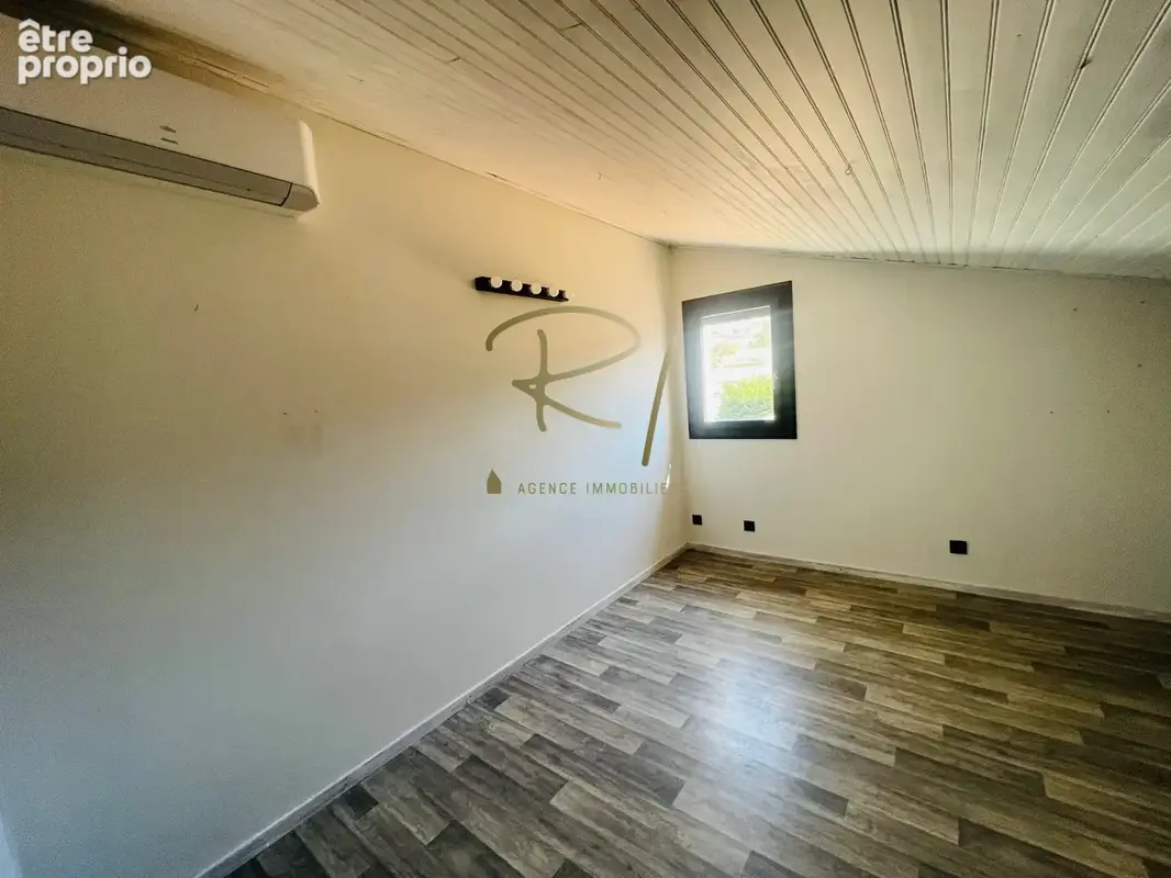 Maison 4 chambres, piscine et terrain - RUOMS CENTRE - photo 6
