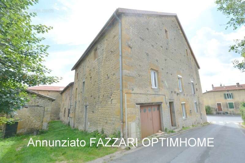  À VENDRE EN EXCLUSIVITÉ, proche Belgique et Luxembourg, un Immeuble de trois appartements situés à STENAY (55), 255 M² habitabl - photo 3