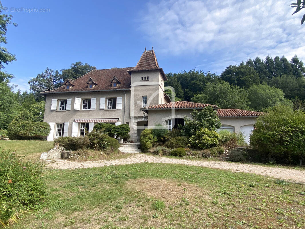 Maison à LATRONQUIERE