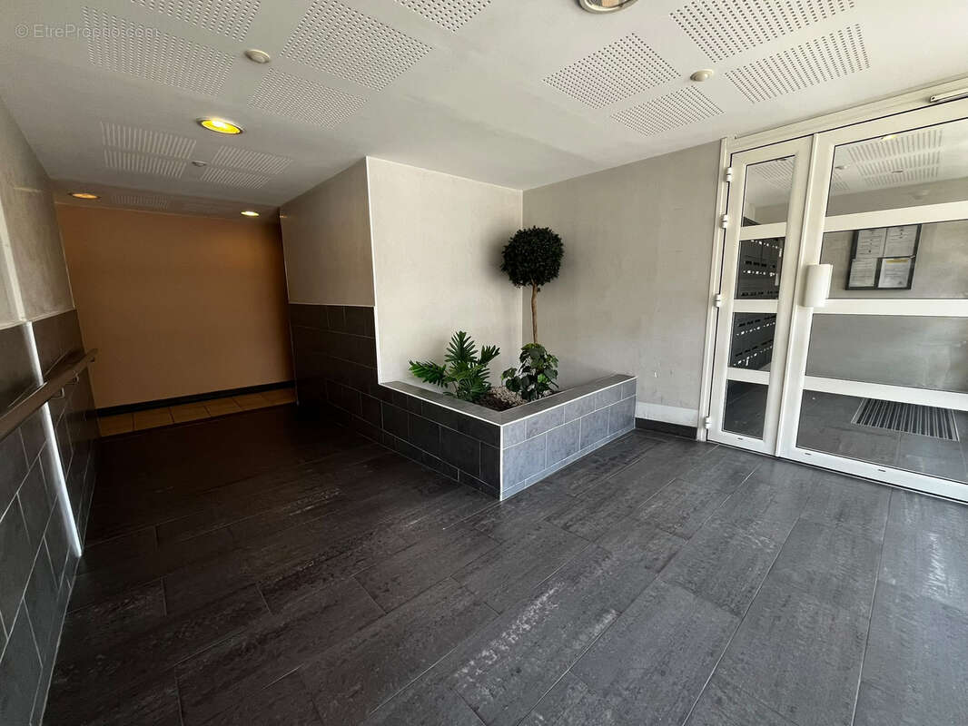 Appartement t3 , terrasse et jardin prive + garage box à la seyne sur mer porte marine - photo 18