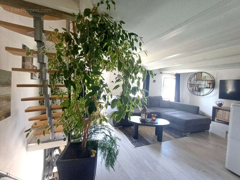 COUP DE CŒUR — Charmant duplex de 93 m2 avec jardin — Montreux-Vieux centre - photo 3