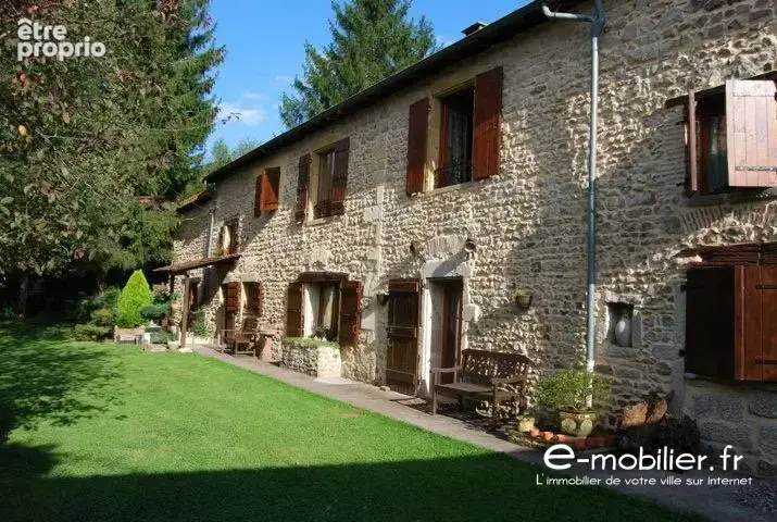 Maison à CHARLIEU