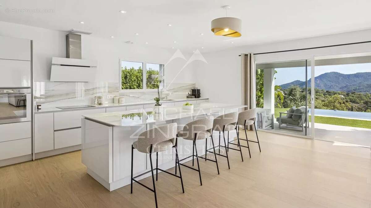 Maison à MANDELIEU-LA-NAPOULE