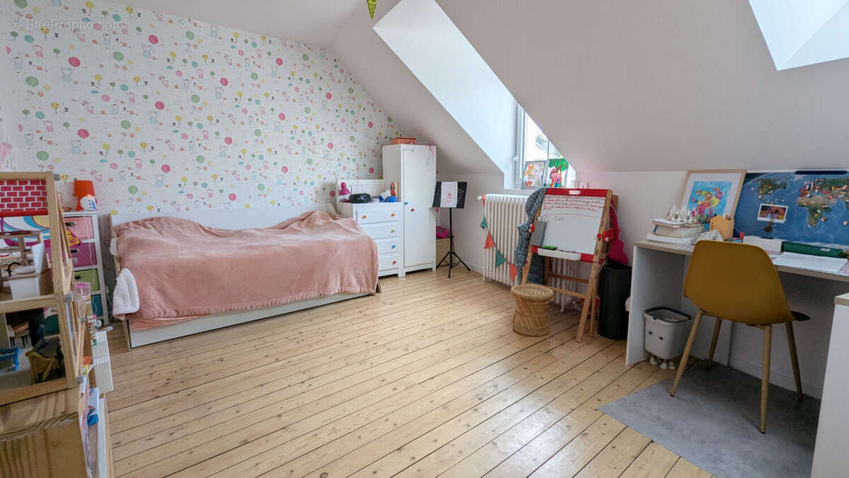 ACHAT-VENTE LAVAL Maison/Appartement  hyper centre - photo 8