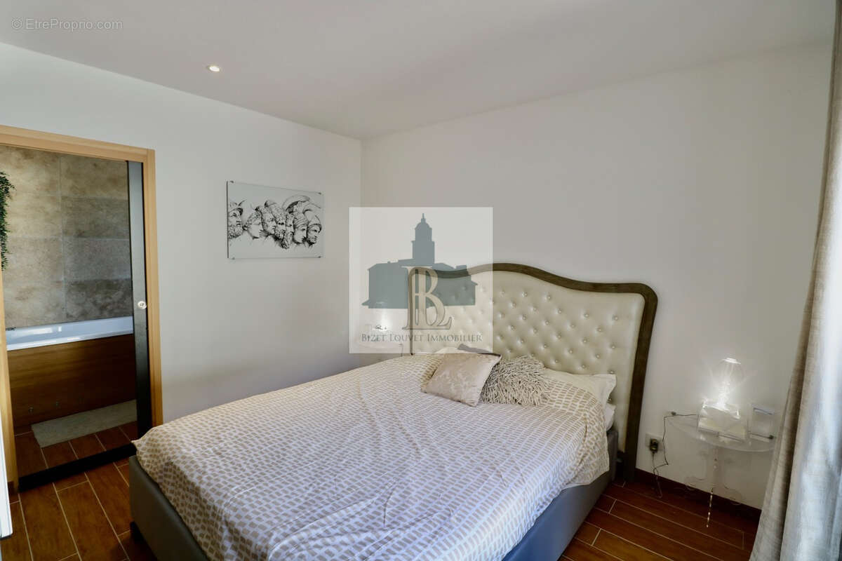 Villa contemporaine située sur les hauteurs de Cogolin - photo 12