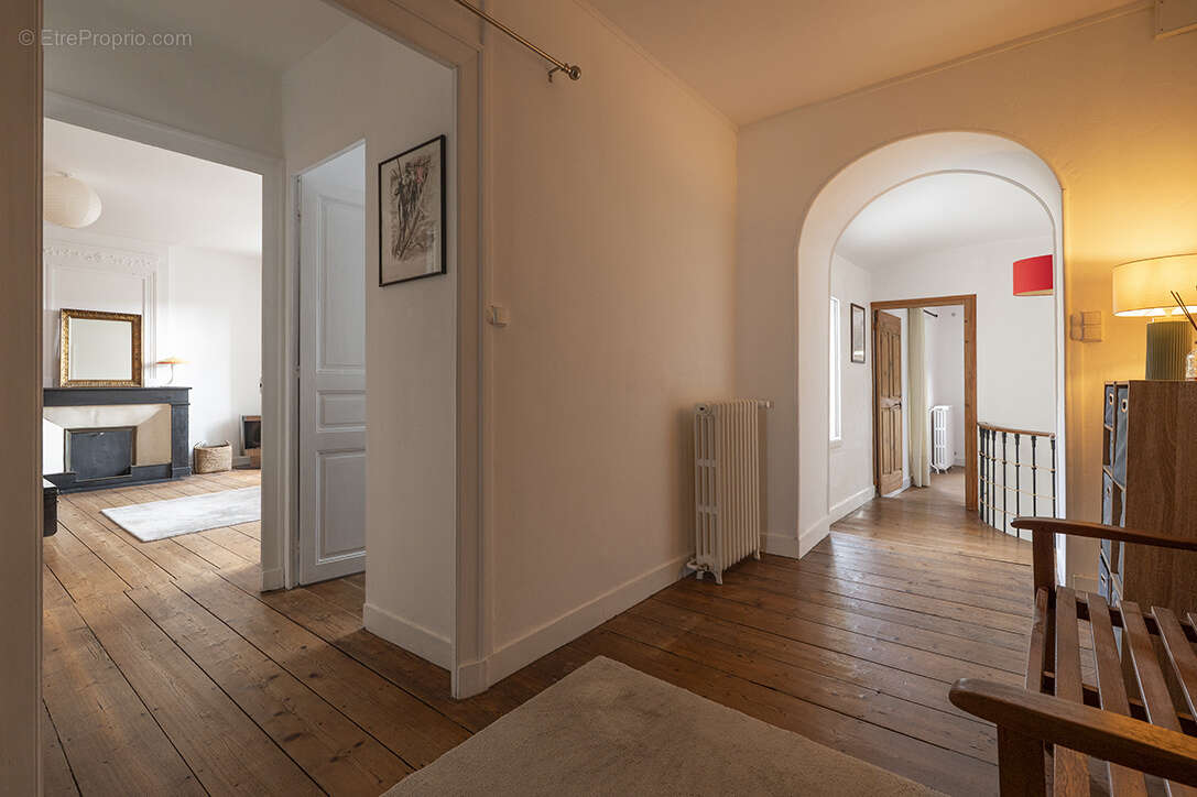 Maison à SAINT-JEAN-D'ANGELY