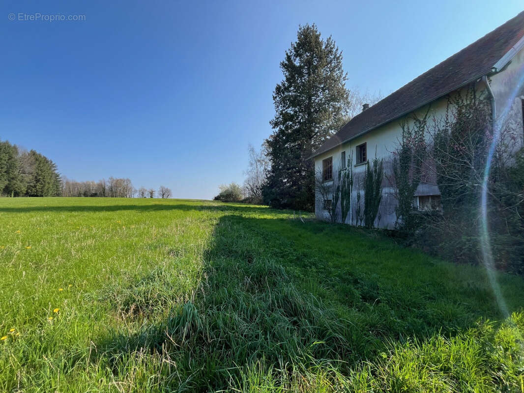 Maison à SAINT-PRIEST-LES-FOUGERES