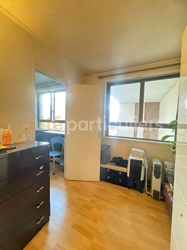 Appartement à PARIS-19E