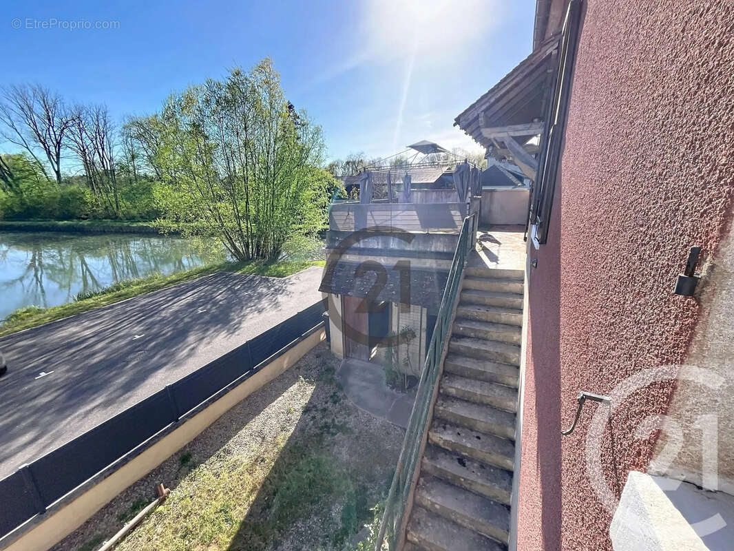 Appartement 89 m² à Bazarnes  - photo 2