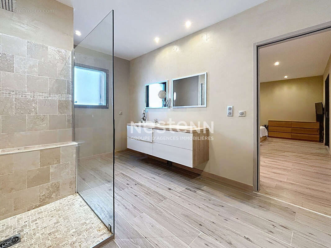 EXCLUSIVITE !! Maison à vendre à La Motte d'Aigues - 6 pièces, piscine, sous sol. - photo 8
