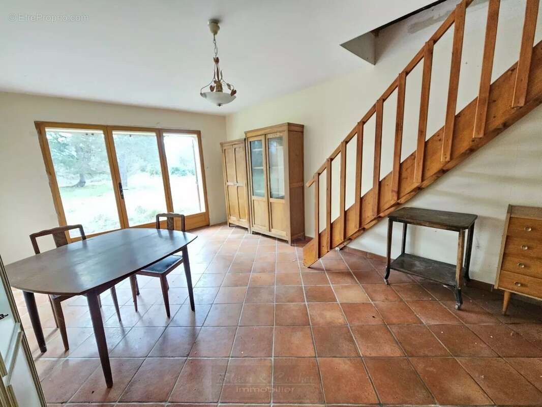 Maison à CHEVILLON-SUR-HUILLARD