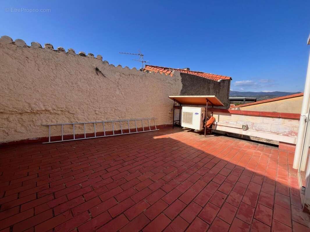   - Maison à FOURQUES