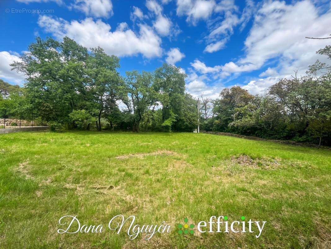 Terrain à VEZENOBRES