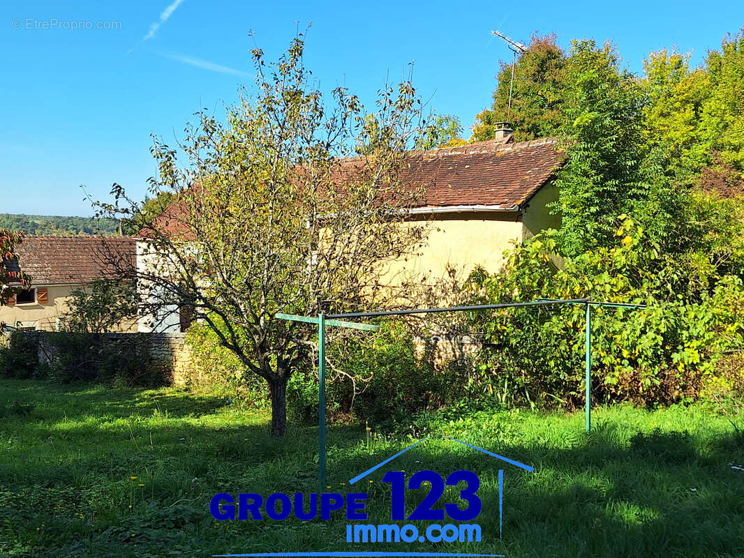 Maison à ESCAMPS
