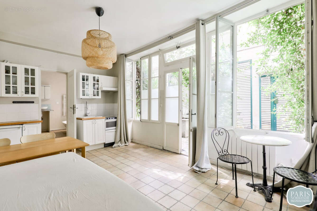 Appartement à PARIS-1E