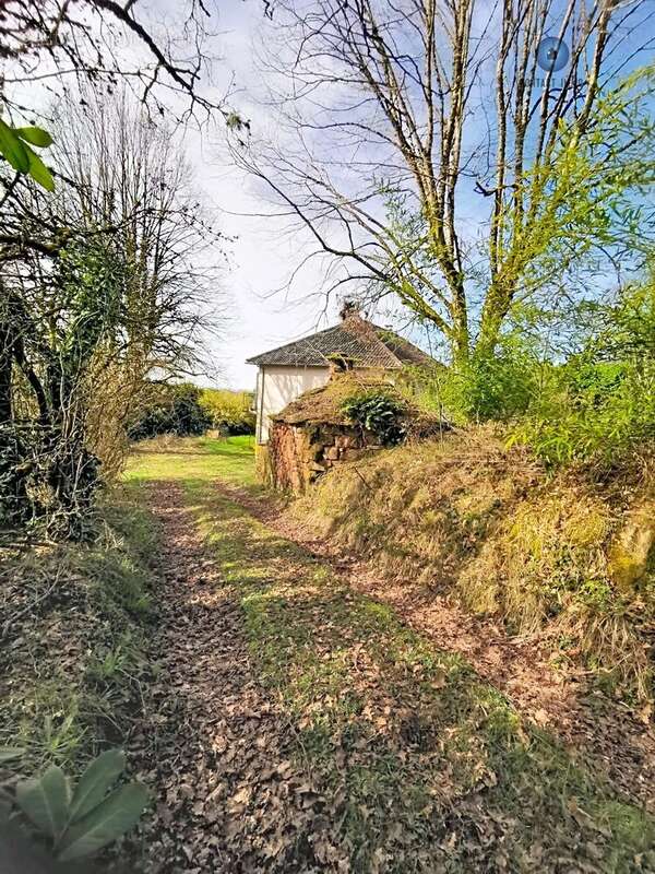 Maison à COLLONGES-LA-ROUGE