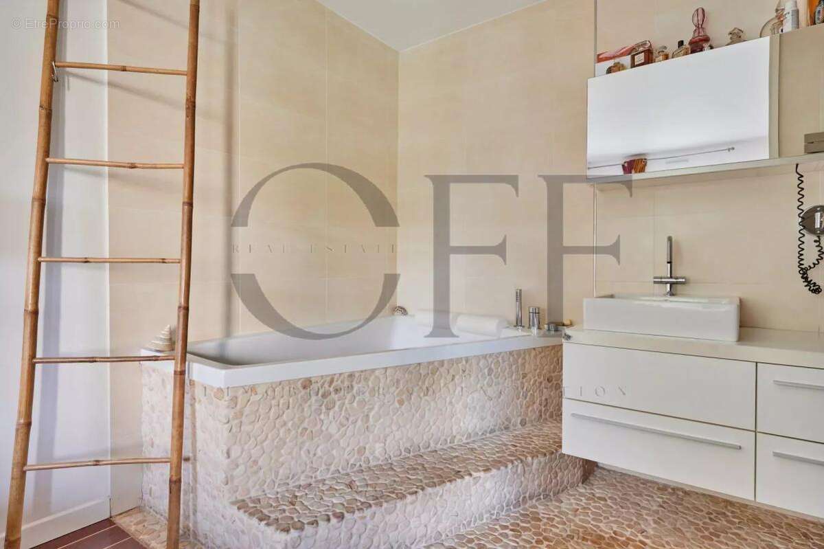 Appartement à MARSEILLE-7E