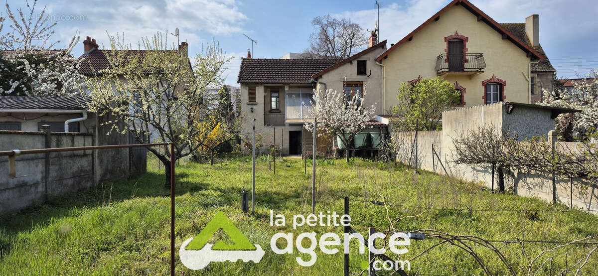 Maison à MONTLUCON