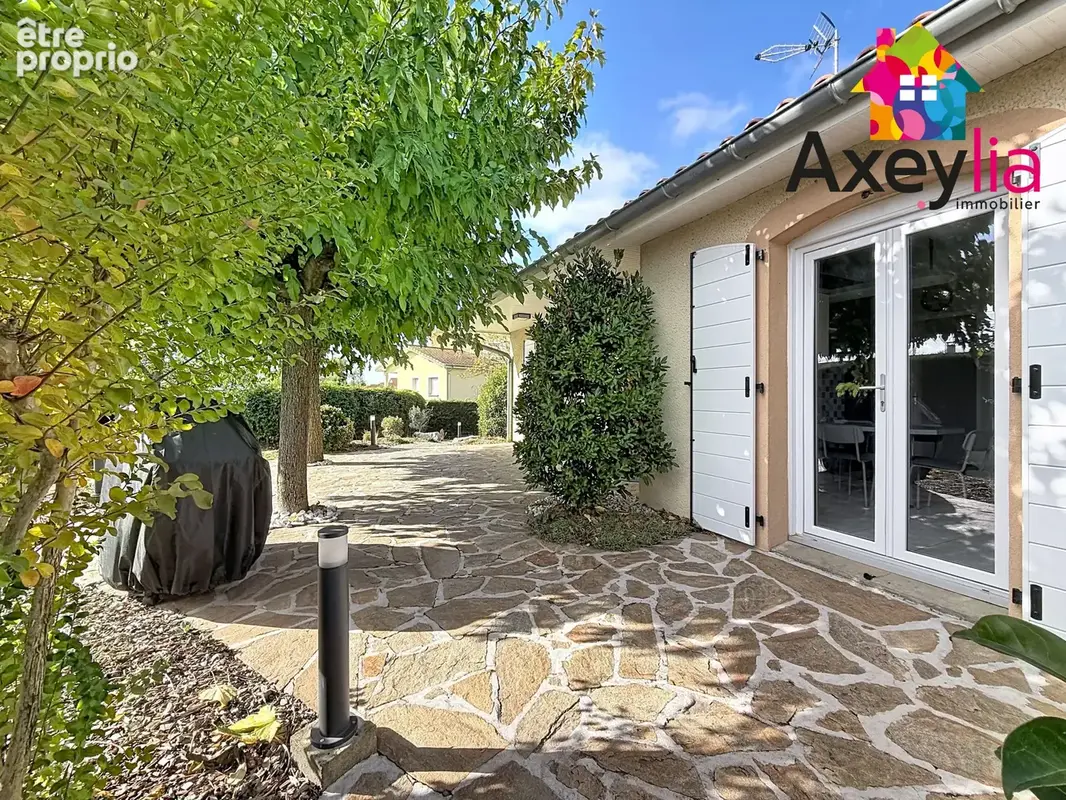A vendre - virigneux - maison familiale de plain-pied avec sous-sol aménagé, grand terrain arboré et piscine h - photo 5