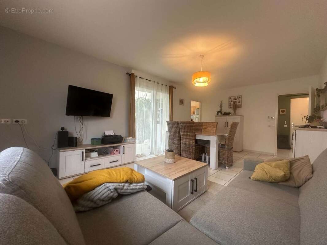 Maison de plain-pied de 87 m²  La Tourlandry (49120) - photo 3