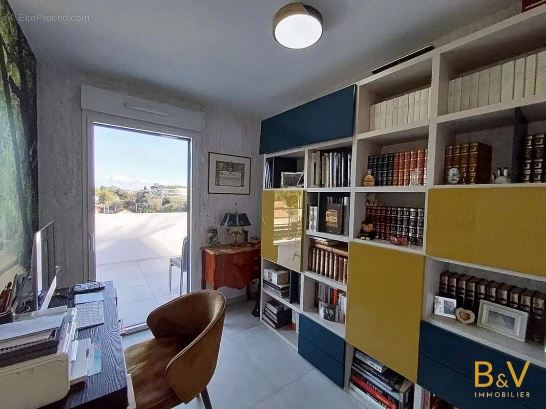 Appartement à SAINT-LAURENT-DU-VAR