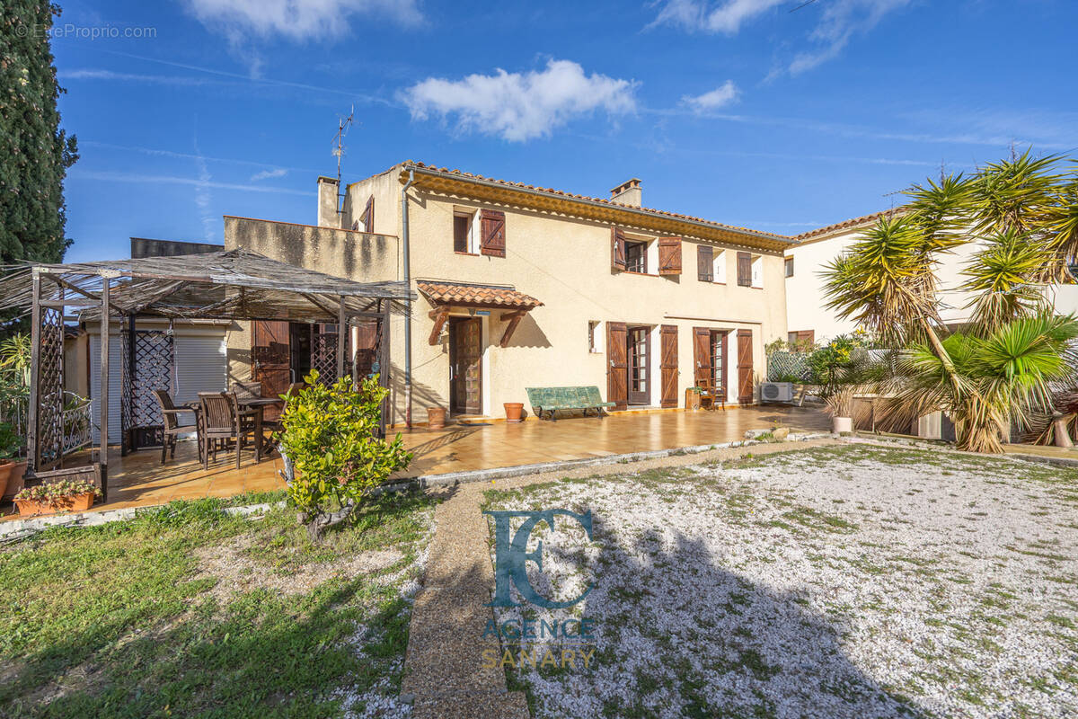 Maison à SAINT-CYR-SUR-MER