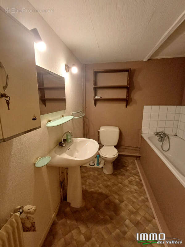 Maison à GRANGES-SUR-VOLOGNE