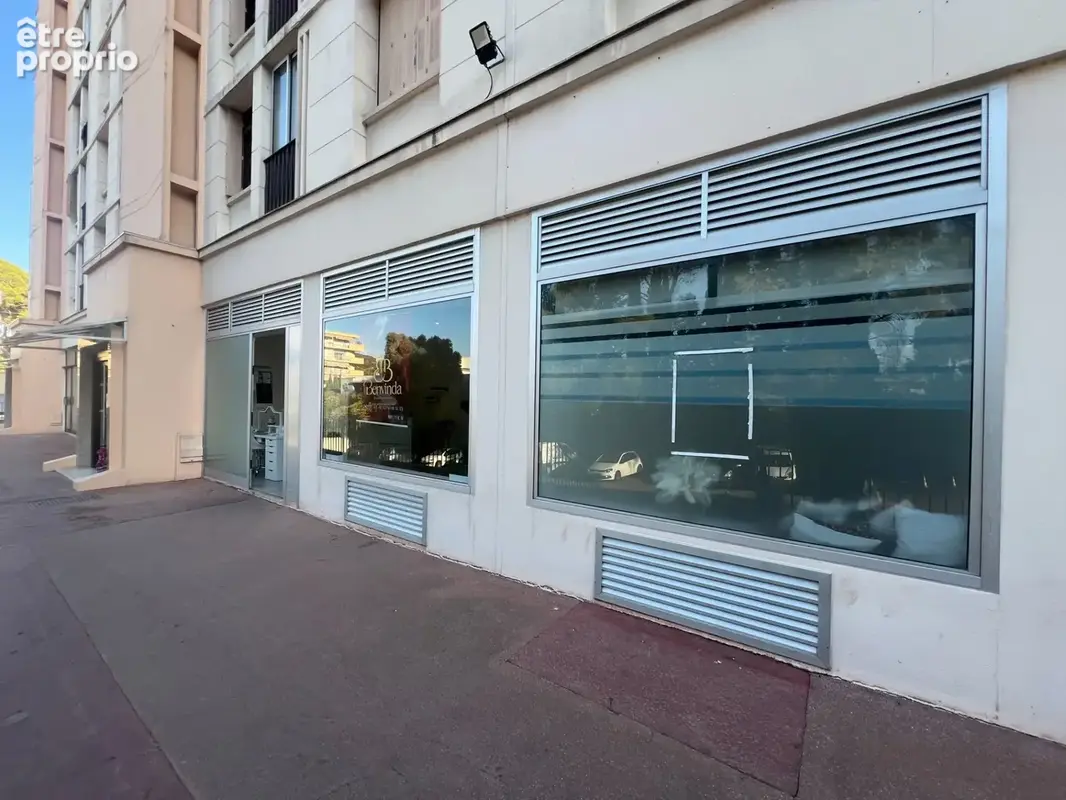 Beau local commercial de 62m2 au CANNET ( secteur Rocheville ) - photo 6