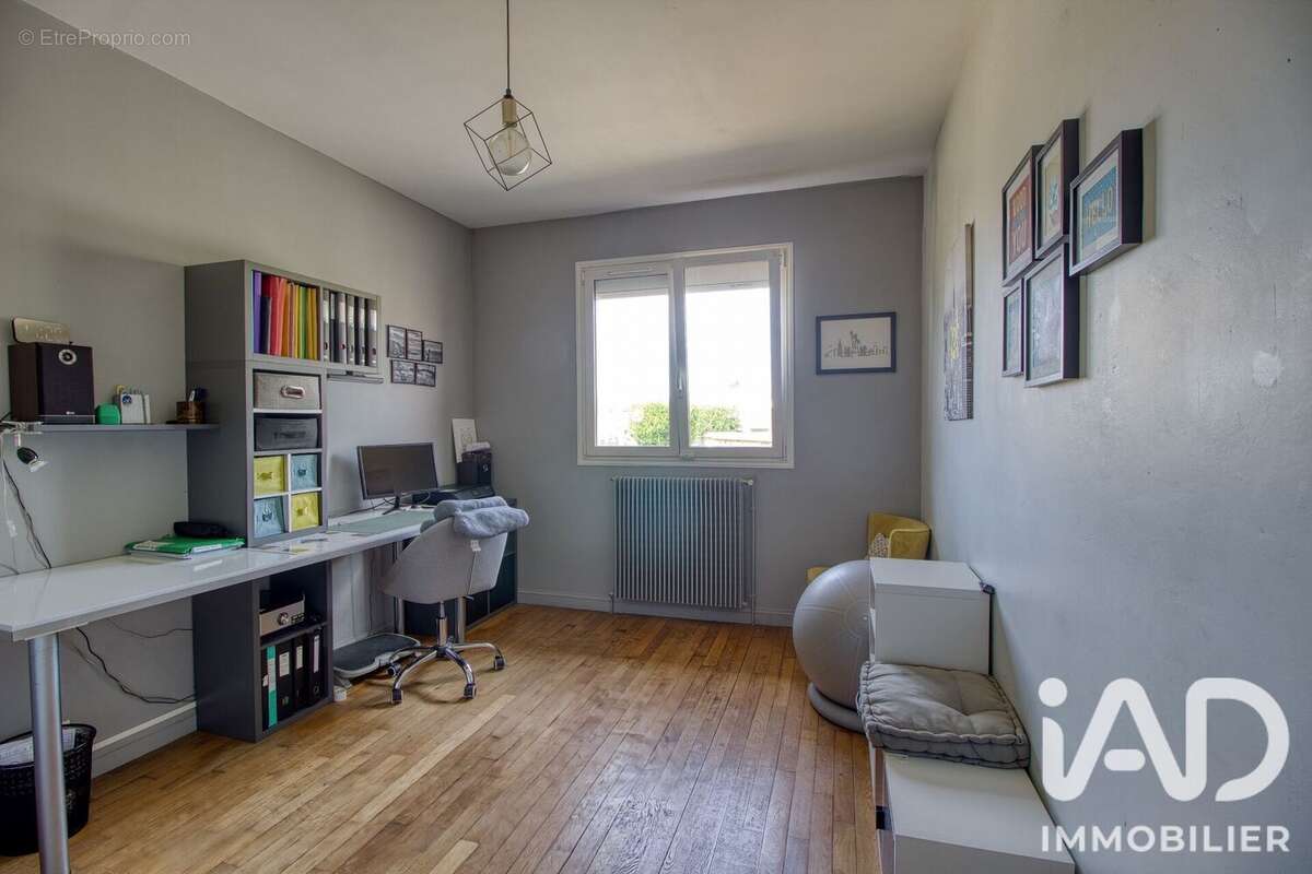 Maison 240 m² à La Chapelle-En-Serval  - photo 9